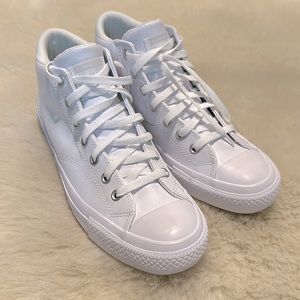 NWOTB leather converse